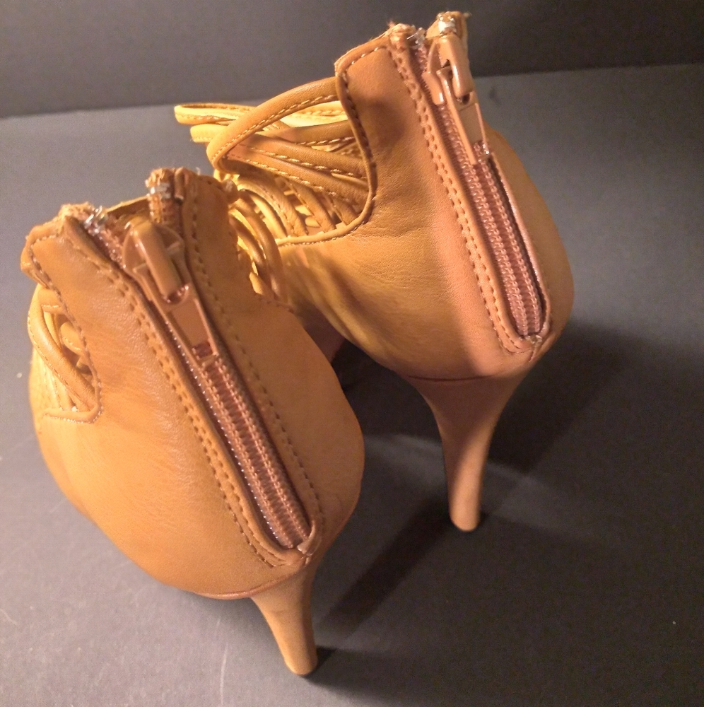 Tan string heels - Picture 4 of 5